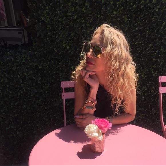 Mizfabulousity Poshmark since 2012. I would be honored if you purchased from me - Picture 4 of 13